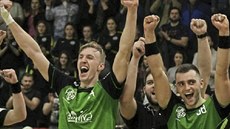 Dominik Solák (vlevo) v euforii.