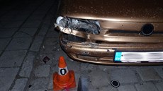 idi, který na Jesenicku naboural zaparkované auto (na snímku), se pokusil...