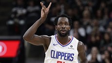 Patrick Beverley (21) z LA Clippers má radost ze své trojky.