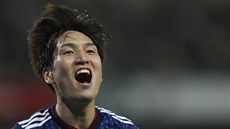 Japonský fotbalista Genki Haragu�i slaví gól proti Íránu.
