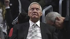 Jerry West, poradce vedení LA Clippers, prožívá zápas s Atlantou.