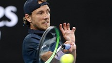 POPRVÉ. Francouzský tenista Lucas Pouille prvn v kariée hraje v semifinále...