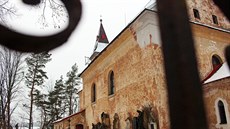 Miroslav Mdílek opravuje rozpadlý kostel sv. imona a Judy ve Starém Rokytníku.