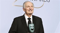Alan Alda dostal cenu od Sdru�ení filmových a televizních herc� za celo�ivotní...