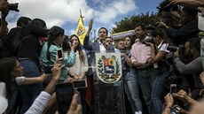 Lídr venezuelské opozice Juan Guaidó na setkání se svými píznivci (28. ledna...