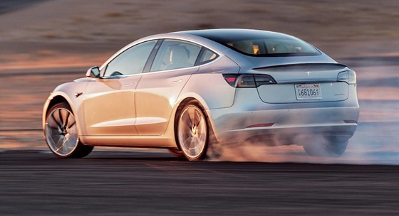 Model 3 nabízí také Performance verzi