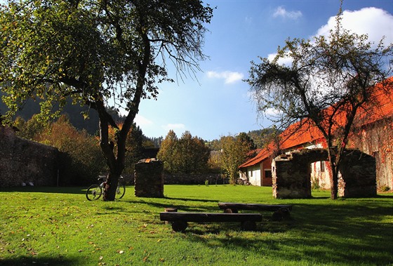 Doubravník v okrese Brno-venkov má krásnou Zahradu ticha. 