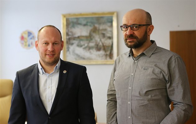 Nový starosta Martin Mrkos (vlevo) a jeho pedchdce v ele áru nad Sázavou...