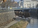 Budování náplavky na levém behu Radbuzy v centru Plzn zbrzdily dohady o...