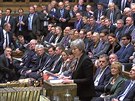 Brittí poslanci chtjí novou dohodu, tvrdý brexit odmítli