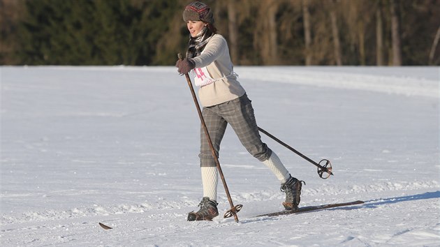Skiman, závod na historických lyžích v dobových kostýmech, pořádají na Vysočině už třináct let.