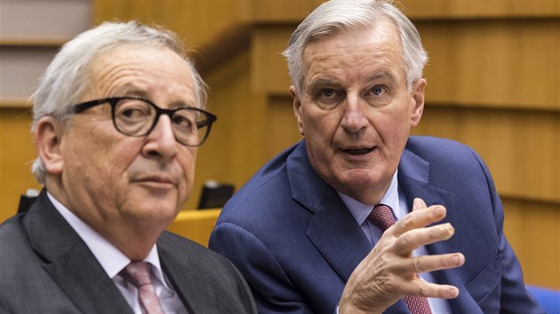Pedseda Evropsk komise Jean-Claude Juncker
a f unijnho vyjednvacho tmu pro brexit Michel Barnier v Evropskm parlamentu pi jednn o brexitu (Brusel, 30.1.2019)