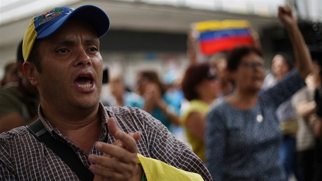 Venezuelané protestují v Caracasu na podporu opozičního lídra a samozvaného prezidenta Juana Guaidóa. (30. ledna 2019)