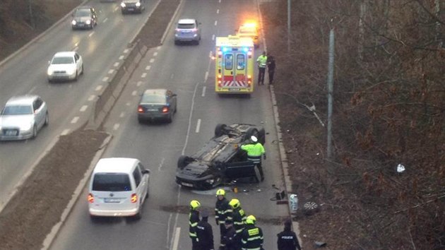 V Prmyslov ulici skonilo auto na stee. (31. 1. 2019 )