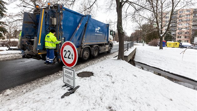 Dal dva mosty v Prostjov jsou v tak patnm stavu, e na n ady mus omezit vjezd. Na snmku most nad Mlnskm nhonem u prostjovskho hlavnho parku v ulici Bohumra merala.