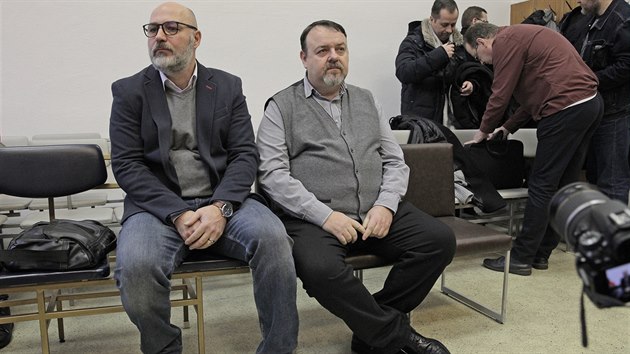 Radek Hradil (vlevo) a Dane Ztorsk u Krajskho soudu v Ostrav.