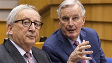 Pedseda Evropské komise Jean-Claude Juncker a éf unijního vyjednávacího týmu...
