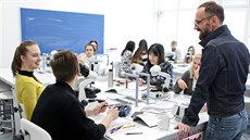 Olomoucké Gymnázium Hej�ín, které je nejv�t�í �kolou tohoto typu v �eské...