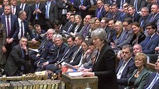 Brittí poslanci chtjí novou dohodu, tvrdý brexit odmítli