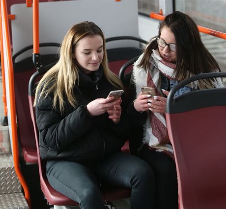 V brnnské MHD zavedli bezplatnou wi-fi, ale s omezenou rychlostí i daty....