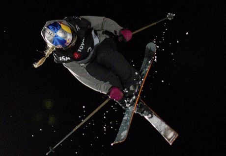 Tess Ledeuxová v lyaském Big Airu na mistrovství svta v Utahu.