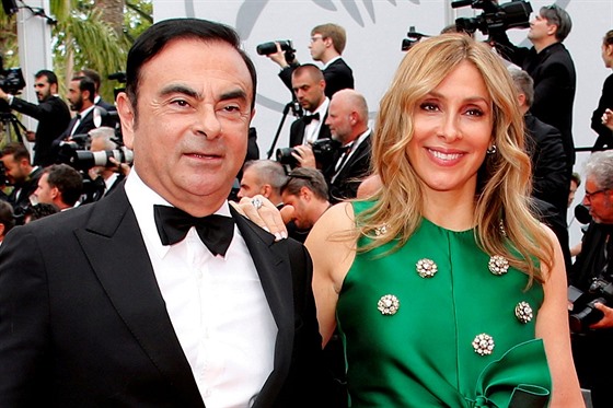 Bývalý šéf francouzské automobilky Renault Carlos Ghosn s manželkou Carole