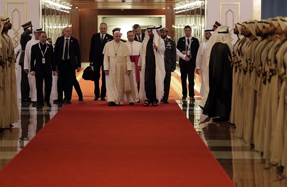 Pape Frantiek navtívil Spojené arabské emiráty jako první hlava...