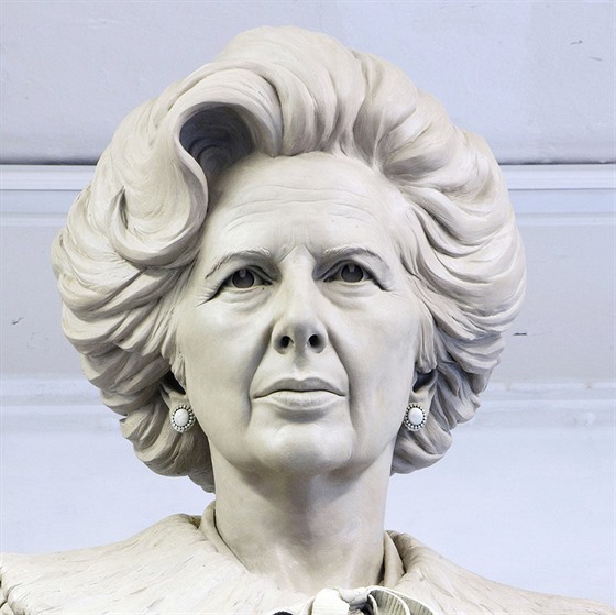 Socha Margaret Thatcherové, kterou zhotovil anglický socha Douglas Jennings.