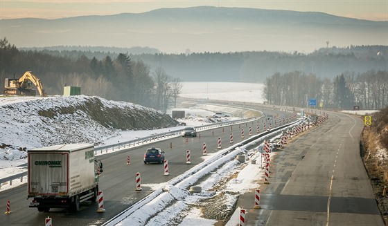 Dálnice D3 mezi Borkem a Úsilným je prvním hotovým úsekem, který tvoí obchvat eských Budjovic.