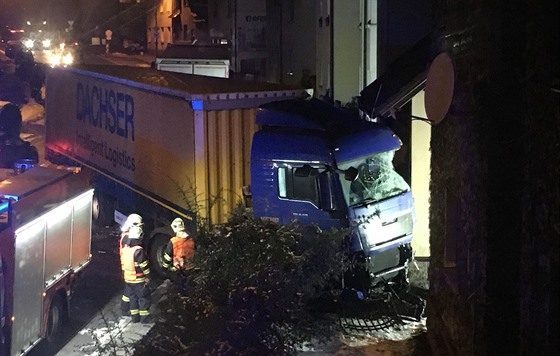 Při nehodě v havlíčkobrodské Humpolecké ulici narazil řidič kamionu do jiné...