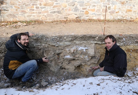 Kryštof Derner (vlevo) a Jiří Crkal z Ústavu archeologické památkové péče...
