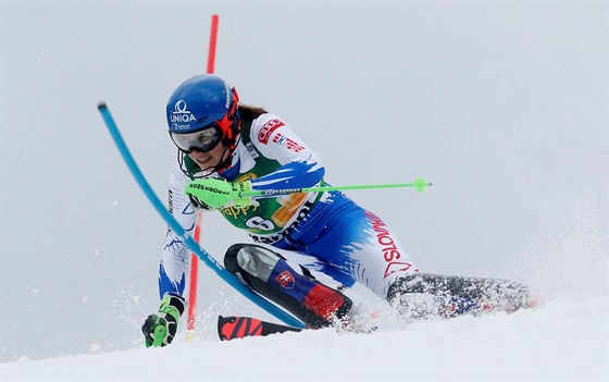 Petra Vlhová ve slalomu v Mariboru.