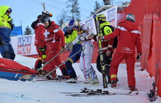 Lindsey Vonnová po pádu  v superobím slalomu na mistrovství svta v Aare.
