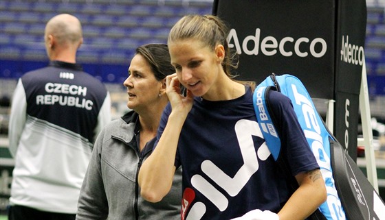 Conchita Martínezová a Karolína Plíková bhem  tréninku na Fed Cup v Ostrav.