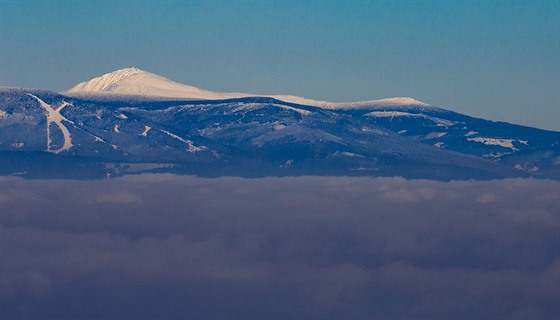 Pohled na Krkonoe z balónu od Hradce Králové (5.2.2019).