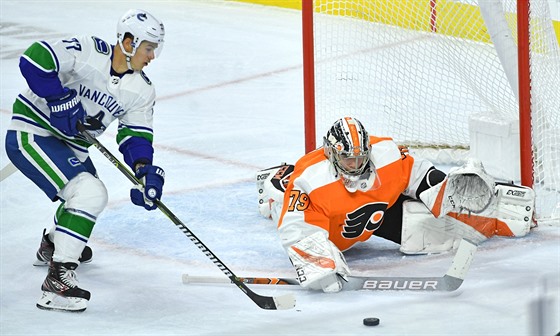 Carter Hart, nová jednika Philadelphia Flyers, zasahuje.