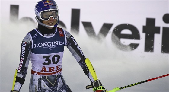 Ester Ledecká v cíli kombinaního slalomu na MS v Aare.