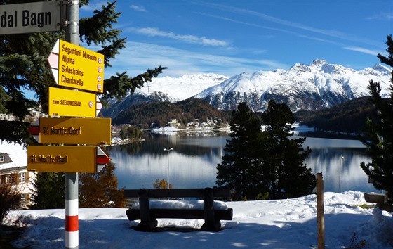Svatý Mořic na břehu jezera Moritzer See je nejstarší alpskou turistickou...