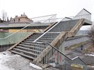 Kvůli opravě schodiště bude v Karlových Varech několik měsíců zavřená lávka...