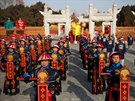 Herci v Pekingu pi pedstavení, ve kterém zobrazují tradiní oslavy nového...