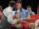 Jií Veselý v utkání Davis Cupu s Nizozemskem podstupuje bolestivé oetení...