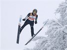 Japonec Rjoju Kobajai bhem závodu Svtového poháru v letech na lyích v...