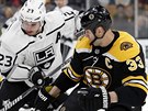 Zdeno Chára, obránce Bostonu, a Dustin Brown z Los Angeles