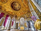 Interiér zámku ve francouzském Versailles, kde si manažer nechat vystrojit...