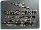 Tom Zrnk m v Lutonin od roku 2011 pamtn desku na kulturnm dom.