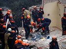 Záchranái pátrají v troskách zíceného domu v Istanbulu (7. února 2019)