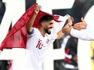 Hasan Al Hajdús (vlevo) slaví asijský titul pro Katar.