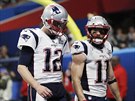 Julian Edelman (vpravo) a Tom Brady z New England Patriots