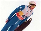 Momentka z roku 1988: Matti Nykänen si v Calgary skoil pro olympijský triumf.