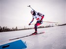 NAVRÁTILEC. eský biatlonista Michal lesingr svití po trati tafetového...